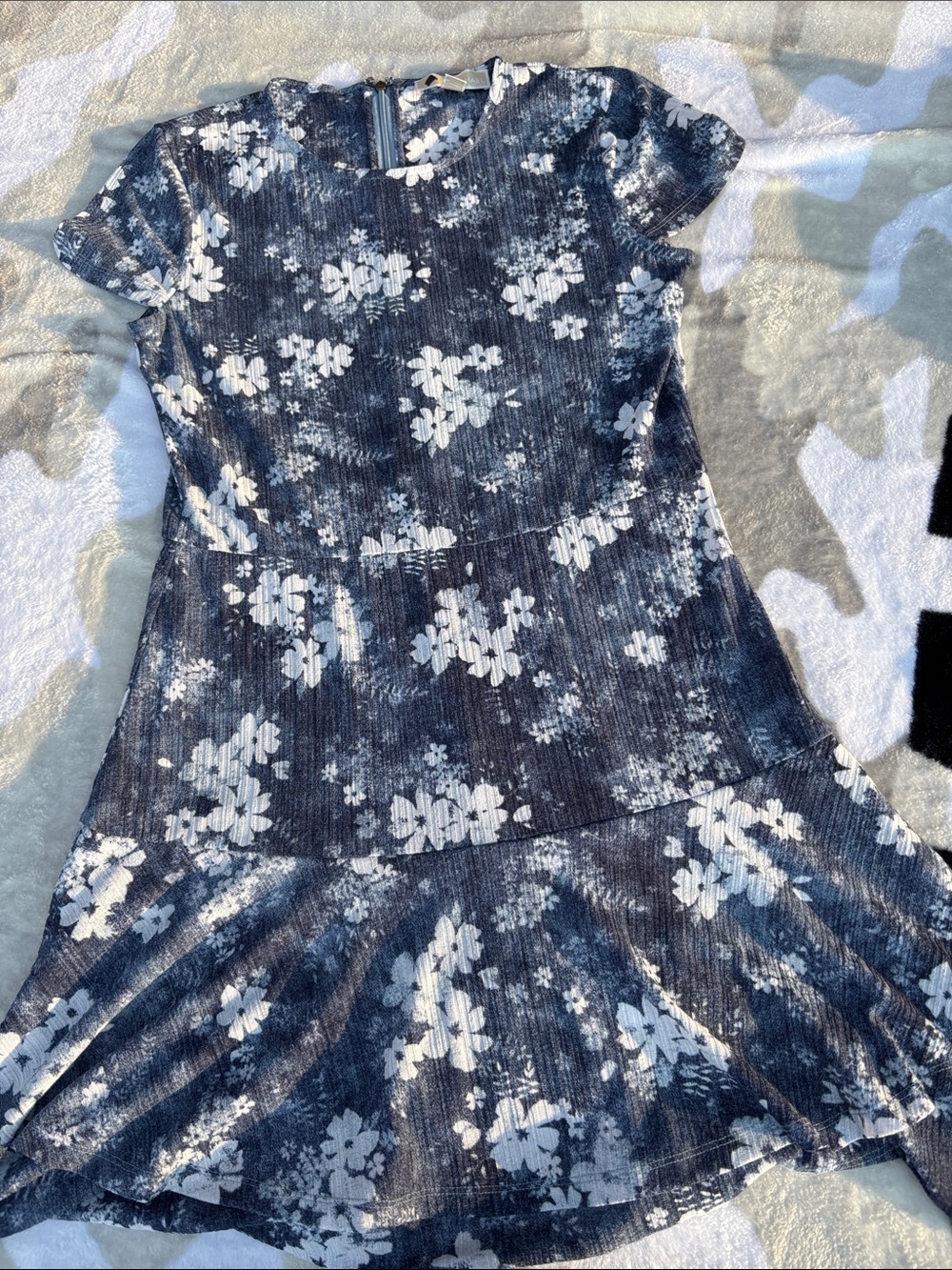 Michael Kors Blue and White Floral Short Sleeve Dress Size medium